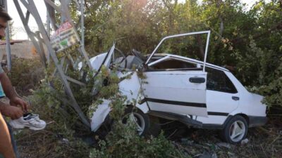 Adana’nın Kozan ilçesinde bir Tofaş marka otomobilin kontrolünden çıkarak bir