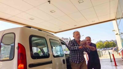 Bursa’nın İnegöl ilçesinde bir adam, ahşap keserken elini spiral makinesine