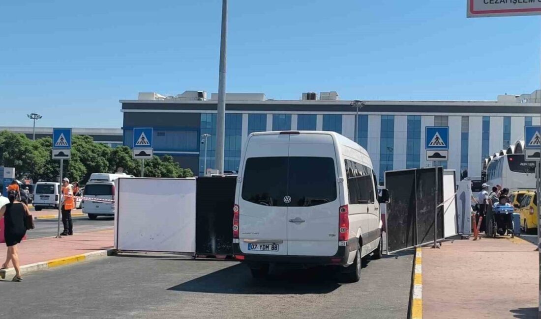 Emekli bir polis memuru, Antalya Havalimanı’nın 2. Terminal otoparkında kız
