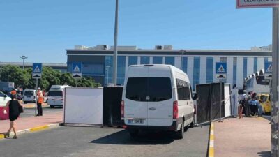 Emekli bir polis memuru, Antalya Havalimanı’nın 2. Terminal otoparkında kız