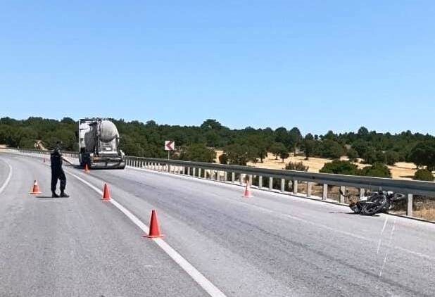 Kütahya’nın Emet ilçesinde beton mikseri ile motosikletin çarpışması sonucu meydana