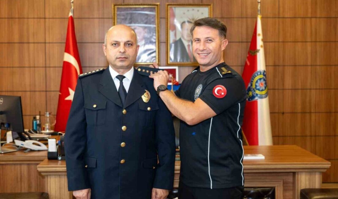 Bilecik Emniyet Müdürü İlhami Araali, yükseltilen rütbesini almıştır. Bilecik İl