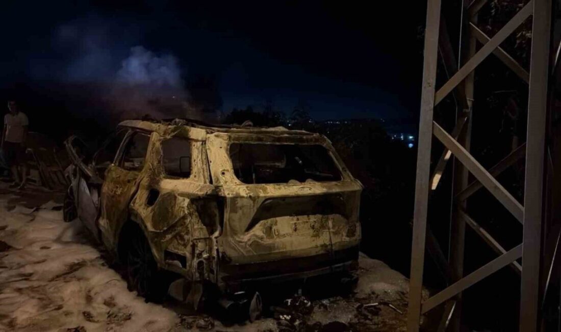 Erdek ilçesinde bir otomobilde meydana gelen yangın korkuya sebep oldu.