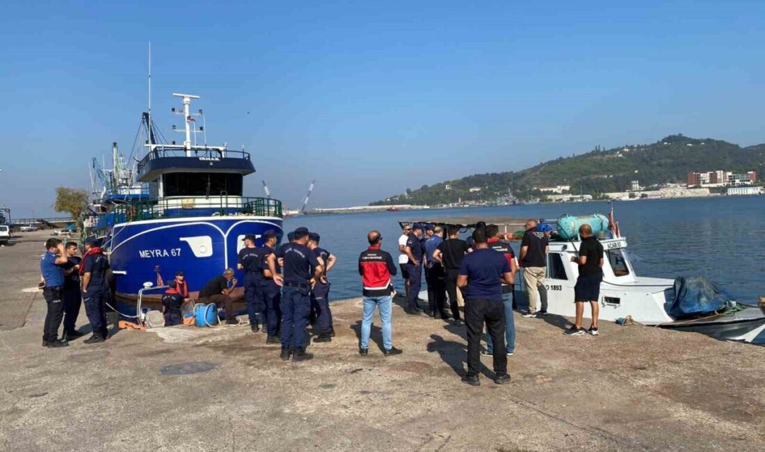 Karadeniz Ereğli ilçesinde, Sahil Güvenlik Grup Komutanlığı tarafından denizden midye