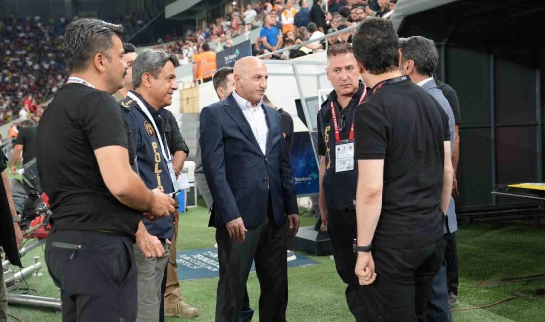 Ankara İl Emniyet Müdürü Maksut Yüksek, Gençlerbirliği ile Fenerbahçe arasında