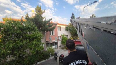 Erzincan’da Yavuz Selim Mahallesi 199. Sokak’ta bulunan bir apartmanın çatısında