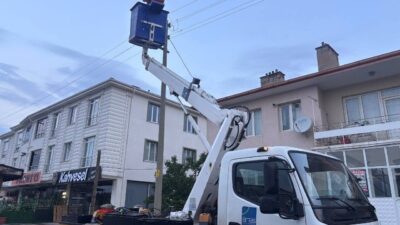 Erzincan’ın Yavuz Selim ve Başbağlar mahallelerinde elektrik direklerinde meydana gelen