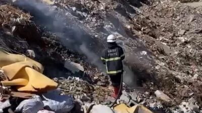Erzin ilçesindeki çöplük alanında çıkan yangın, itfaiye ekiplerinin hızlı müdahalesi