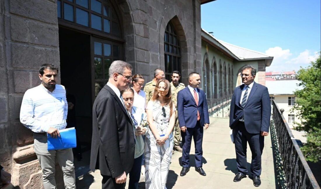 Erzurum Valisi Aydın Baruş, eski Mareşal Fevzi Çakmak Askeri Hastanesi