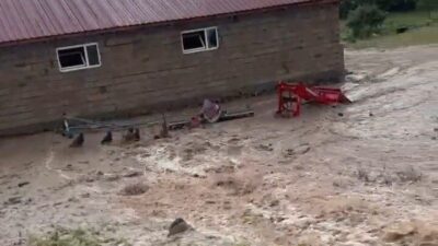 Erzurum’un Köprüköy ilçesine bağlı Dumankaya Mahallesi’nde meydana gelen sağanak yağış