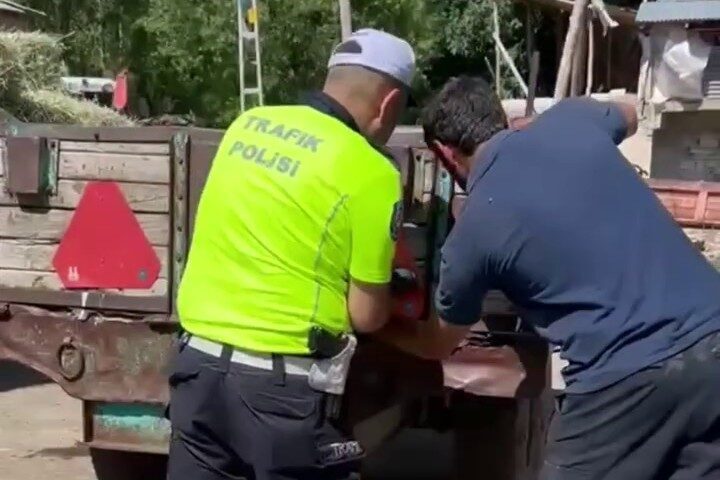 Erzurum’da, kırsal yollarda traktör kazalarını önlemek ve trafik güvenliğini artırmak