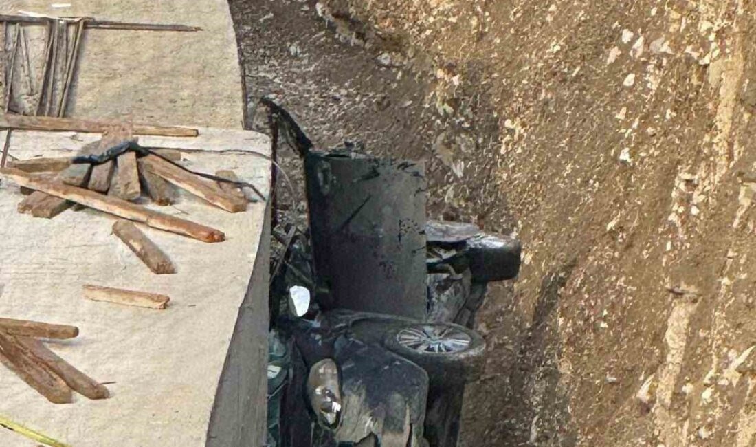 Erzurum’da meydana gelen trafik kazasında, bir aracın yol genişletme çalışması