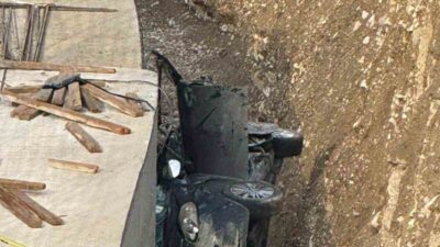 Erzurum’da meydana gelen trafik kazasında, bir aracın yol genişletme çalışması