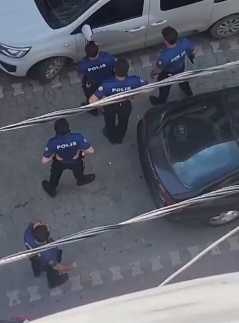 Esenyurt’ta, bir şahısın elinde bıçakla çevresindekileri tehdit etmesi sonucu panik
