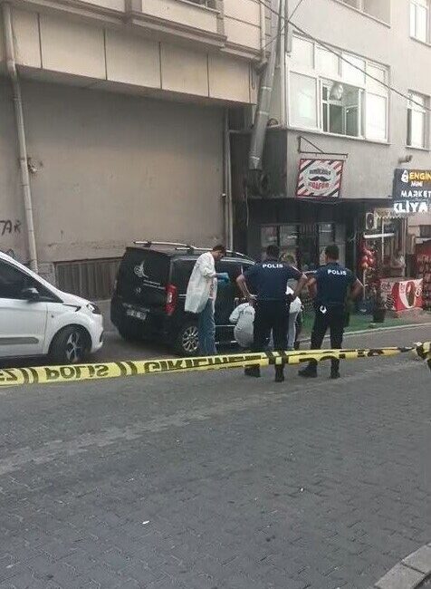 Esenyurt’ta, aralarında husumet bulunan iki grup arasında silahlı ve sopalı
