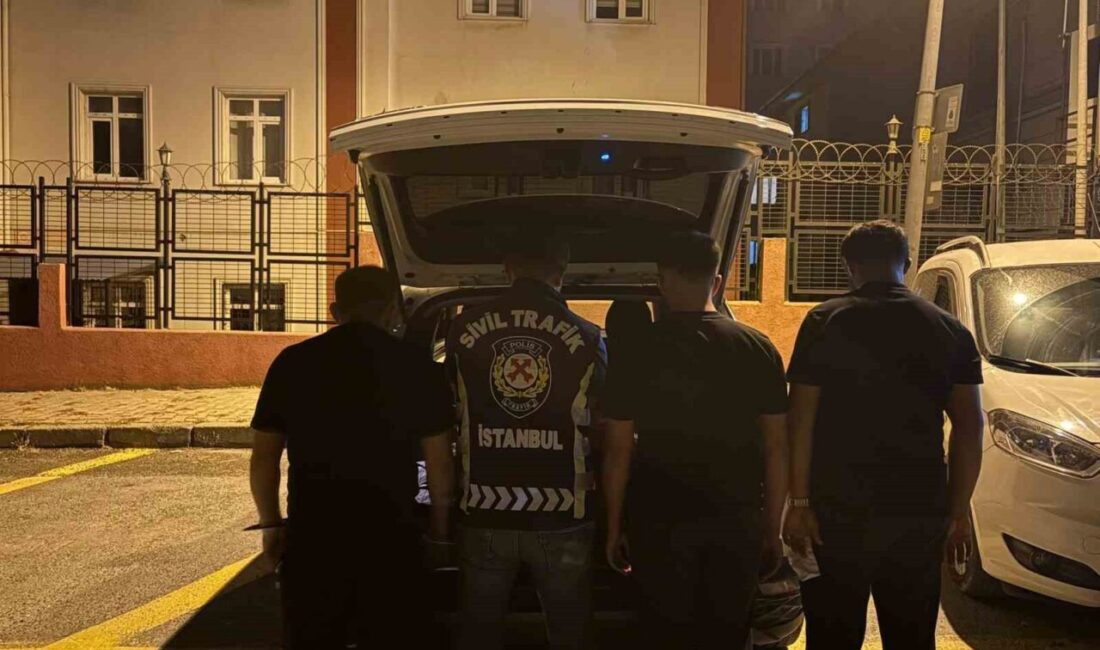 Esenyurt’ta bir sürücü, aracından inerek başka bir sürücüye saldırdı ve