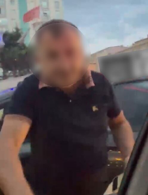 Esenyurt’ta trafikte yol verme krizi yaşandı ve olay, cep telefonu