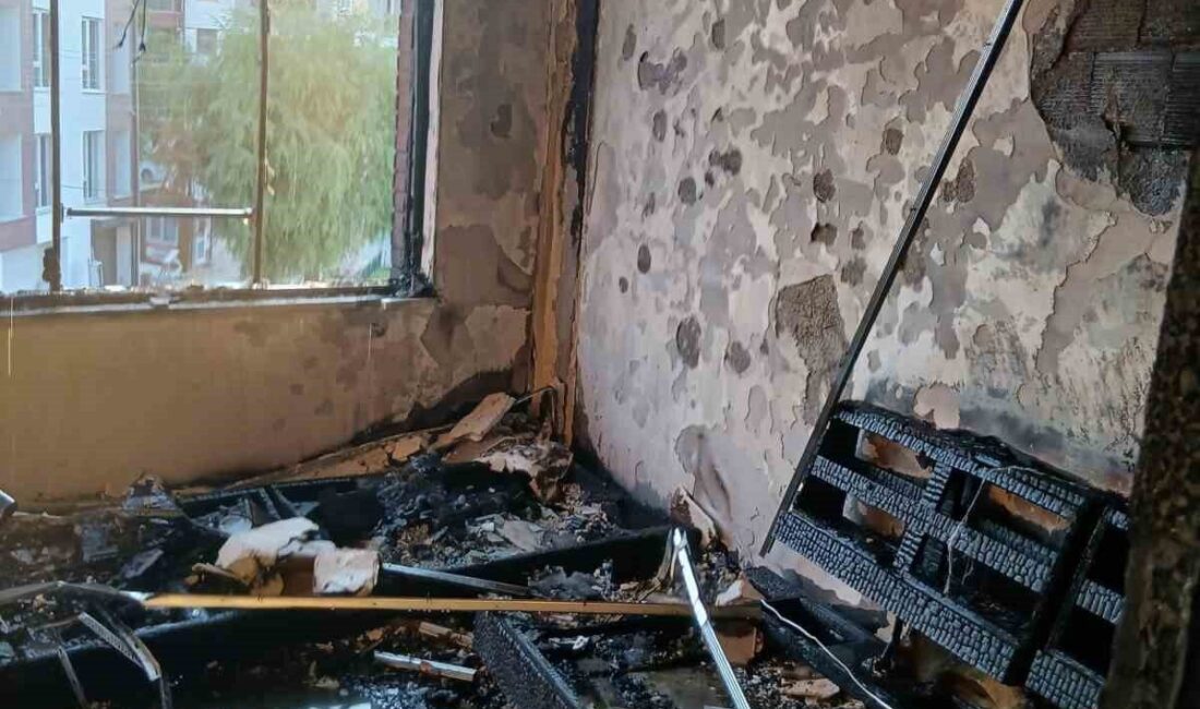 Eskişehir’de 2 katlı bir apartmanın üst katında meydana gelen yangın,