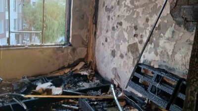 Eskişehir’de 2 katlı bir apartmanın üst katında meydana gelen yangın,
