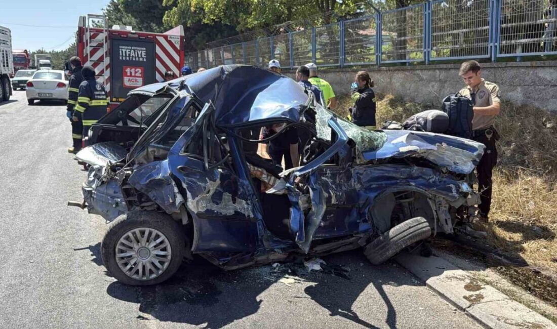 Eskişehir’de Zümrüt Caddesi üzerinde meydana gelen zincirleme trafik kazasında bir