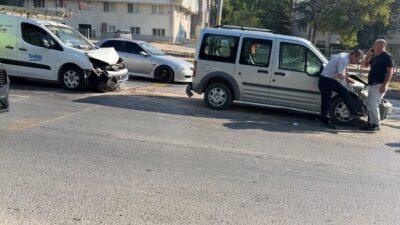 Eskişehir Tepebaşı ilçesinde, Ankara istikametinde meydana gelen zincirleme trafik kazasında