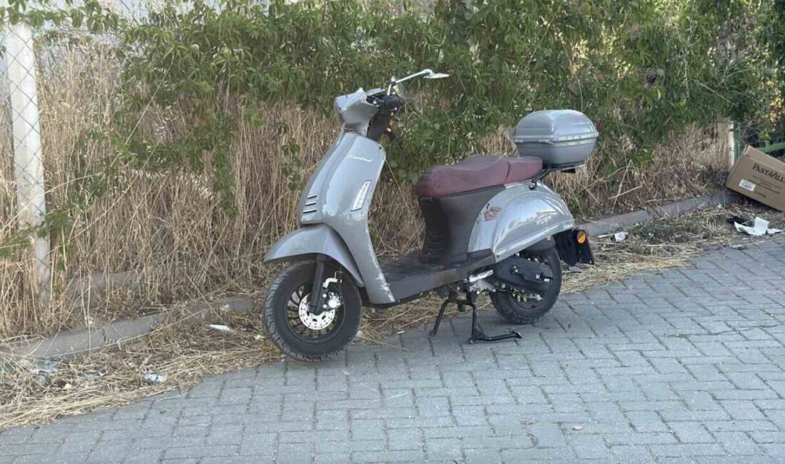 Eskişehir’de bir motosikletin kontrolünü kaybederek tramvay durağına çarpması sonucunda sürücü