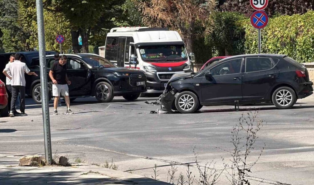 Eskişehir’de meydana gelen bir trafik kazasında 2 araç çarpıştı ve