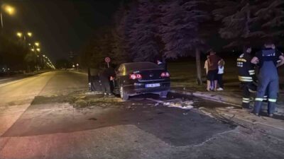 Eskişehir’in Odunpazarı ilçesinde seyir halinde olan bir otomobil, motor kısmından