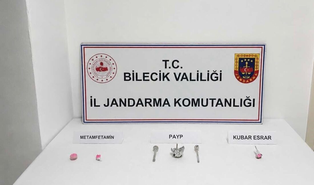 Pazaryeri ilçesinde gerçekleştirilen bir uyuşturucu operasyonunda, Eskişehir’den ilçeye getirmeye çalışan