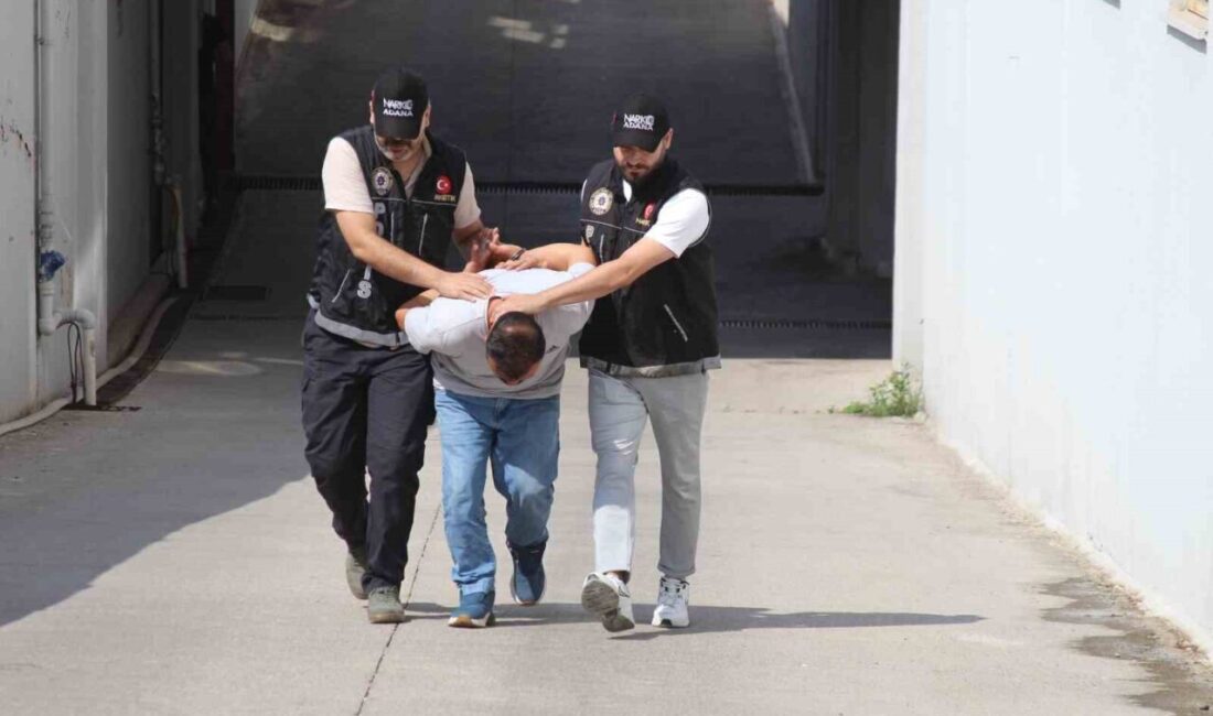 Adana’da narkotik polisi, bir evde gerçekleştirdiği operasyonda kutuların içinde 283