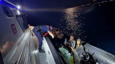 Çanakkale’nin Ezine ilçesi açıklarında Sahil Güvenlik ekipleri tarafından yapılan operasyonda,