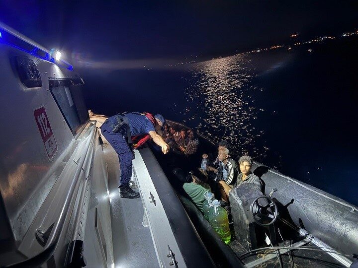 Çanakkale’nin Ezine ilçesi açıklarında Sahil Güvenlik ekipleri tarafından yapılan operasyonda,