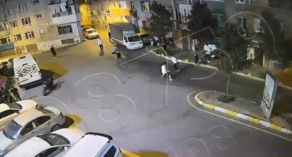 Fatih ilçesinde bir barışma girişimi sonrası yaşanan olayda, 19 yaşındaki