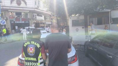 İstanbul’un Fatih ilçesinde trafikte makas atarak ilerleyen bir sürücü, sosyal