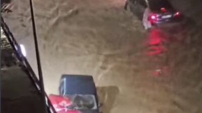 Fatsa ilçesinde meydana gelen şiddetli yağışlar, cadde ve sokaklarda su