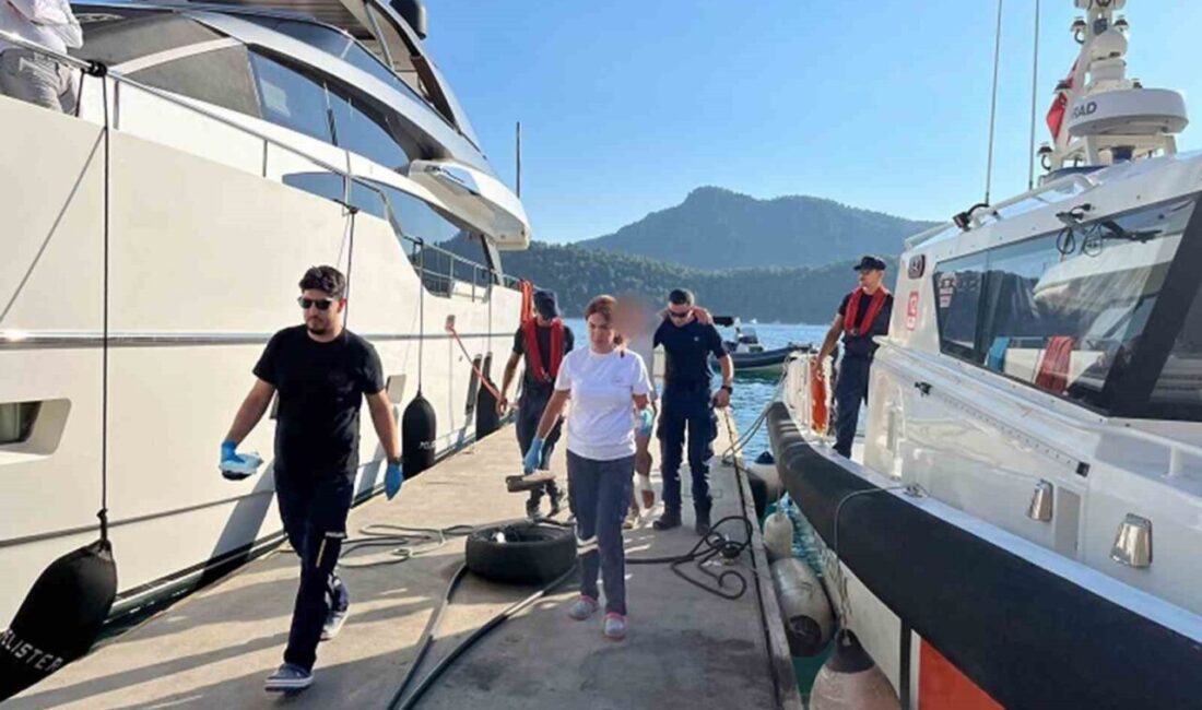 Muğla kentinin Fethiye ve Marmaris ilçeleri açıklarında seyir halinde olan