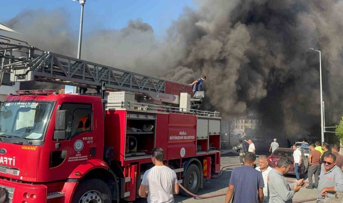 Fethiye ilçesinde bulunan bir ayakkabı mağazasında çıkan yangın, itfaiye ekiplerinin