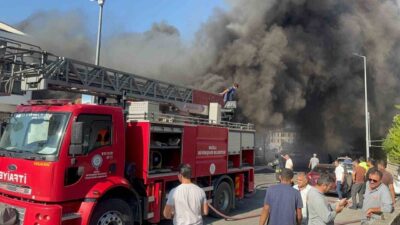 Fethiye ilçesinde bulunan bir ayakkabı mağazasında çıkan yangın, itfaiye ekiplerinin
