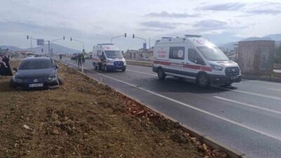 İslahiye ilçesinde meydana gelen trafik kazasında, iki otomobil çarpıştı ve