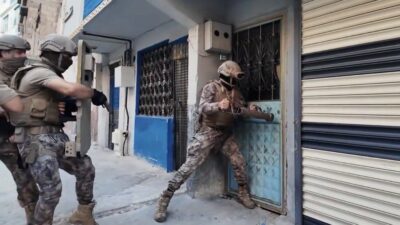 Gaziantep’te polis tarafından gerçekleştirilen operasyonda, çeşitli suçlardan toplam 63 yıl