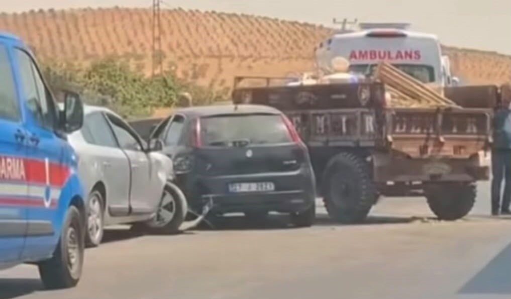 Gaziantep’te meydana gelen zincirleme trafik kazasında 2 kişi yaralandı. Olay,