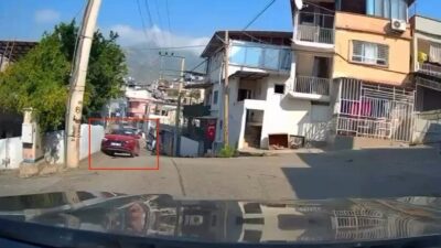 İskenderun ilçesindeki bir olayda, bir sürücü yanlışlıkla geri vitese alıp