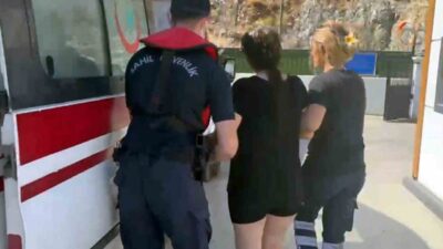 Muğla’nın Fethiye ilçesi açıklarında seyir halinde olan bir gezi teknesinde