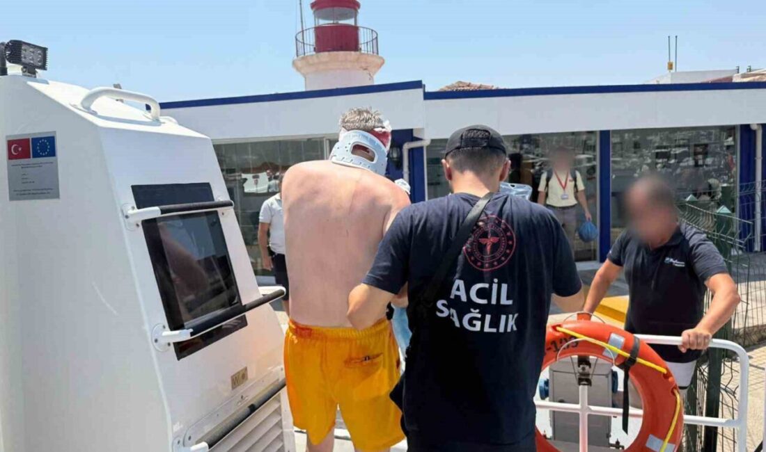 Muğla’nın Bodrum ilçesi açıklarında seyir halinde olan bir gezi teknesinde