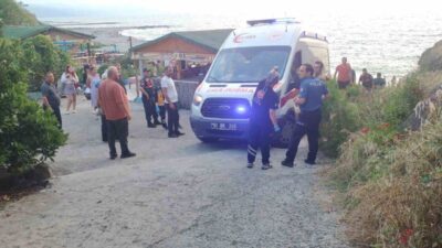 Eynesil ilçesinde denize giren ve boğulma tehlikesi geçiren dört arkadaştan