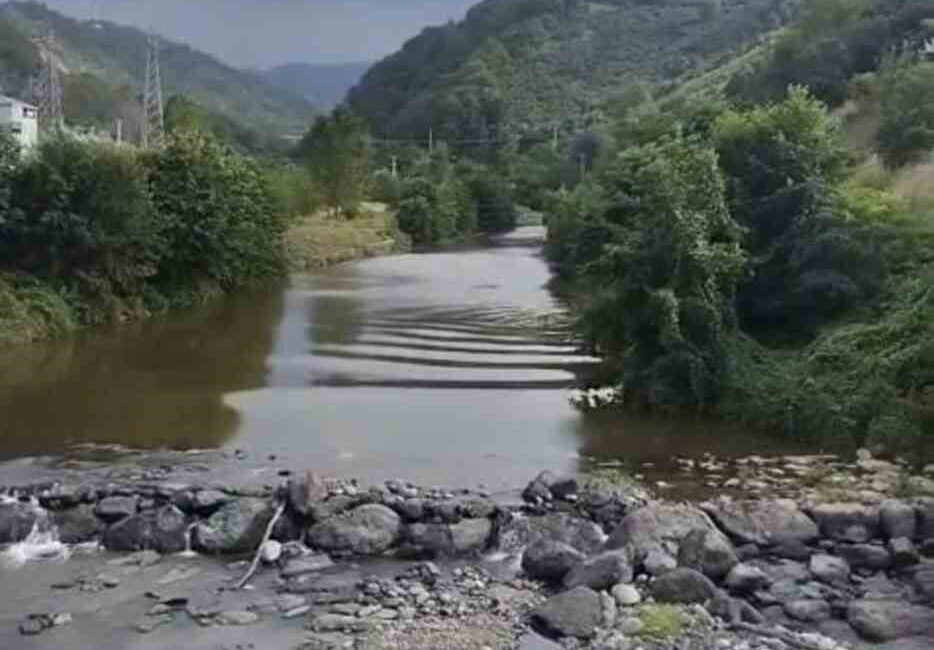 Giresun’un Görele ilçesinde dünkü sel felaketinde hayatını kaybeden iki kız