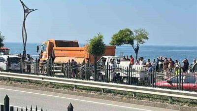 Giresun’da meydana gelen trafik kazasında, bir kamyonetin Karayolları’na ait kamyona