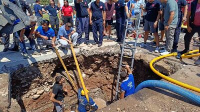 Antalya’nın Kumluca ilçesinde su arıza çalışması sırasında meydana gelen bir