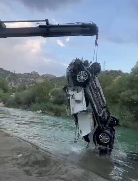 Adıyaman’ın Gölbaşı ilçesinde meydana gelen olayda, bir otomobil kontrolünü yitirerek
