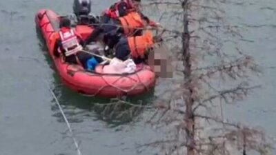 Gümüşhane’nin Kürtün ilçesindeki bir baraj gölüne düşen araçta bulunan bir
